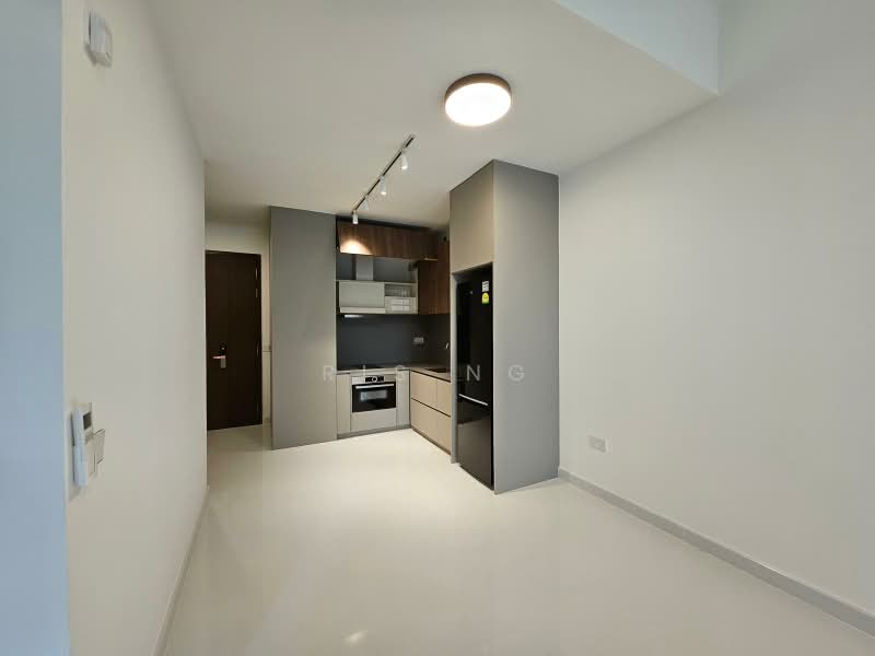 Parksuites, 18 Holland Grove Road, 1 Bedroom, 646 sqft, Condominium For Rent, by Ris Ng, 500171953 - Kitchen - PropertyGuru.com.sg