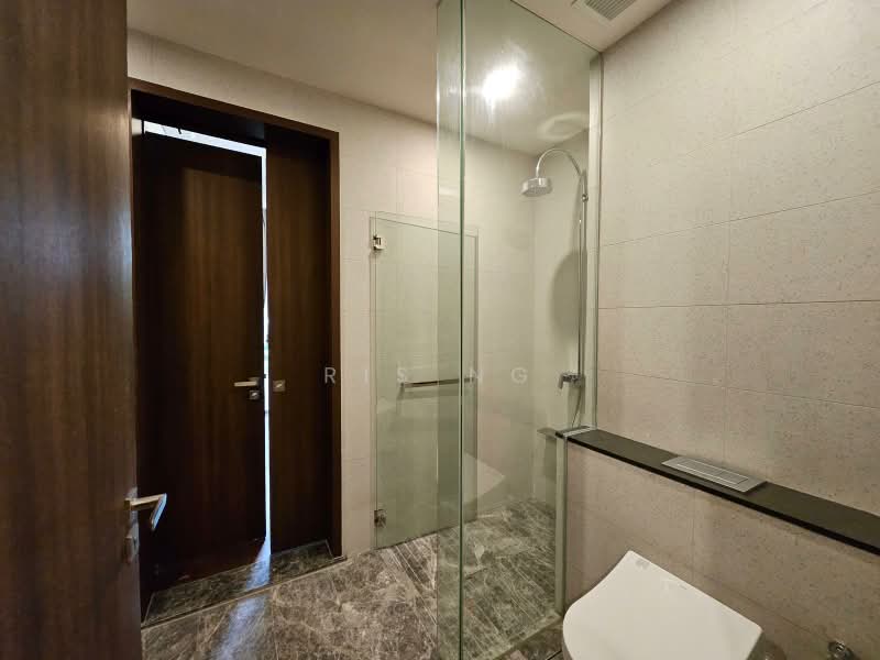 Parksuites, 18 Holland Grove Road, 1 Bedroom, 646 sqft, Condominium For Rent, by Ris Ng, 500171953 - Bathroom - PropertyGuru.com.sg