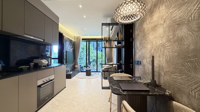 Park Colonial, 10 Woodleigh Lane, 2 Bedrooms, 667 sqft, Condominium For Sale, by Christina Tan, 500171955 - Living Room - PropertyGuru.com.sg