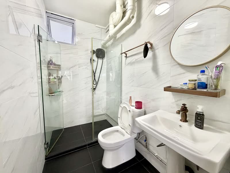 279 Toh Guan Road, 279 Toh Guan Road, 3 Bedrooms, 1,302 sqft, HDB Flat For Sale, by Hidayat Shariff, 500171960 - Bathroom - PropertyGuru.com.sg