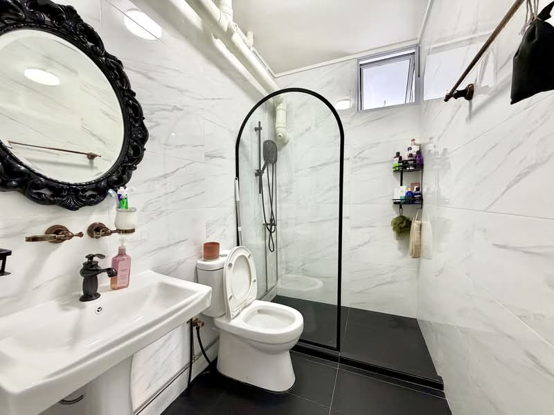 279 Toh Guan Road, 279 Toh Guan Road, 3 Bedrooms, 1,302 sqft, HDB Flat For Sale, by Hidayat Shariff, 500171960 - Bathroom - PropertyGuru.com.sg