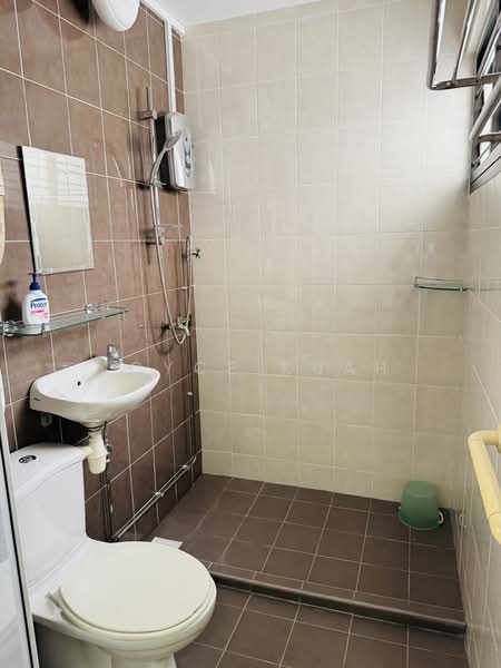 138 Bishan Street 12, 138 Bishan Street 12, 3 Bedrooms, 904 sqft, HDB Flat For Rent, by Joyce Kuah, 500171962 - Bathroom - PropertyGuru.com.sg
