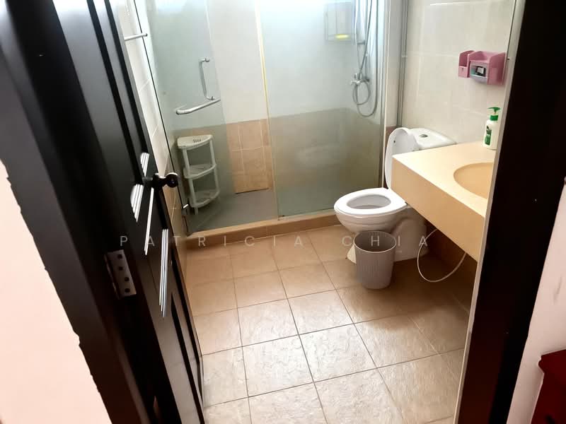 Mandalay Mansion, 15 Minbu Road, Room Rental, 300 sqft, Apartment For Rent, by Patricia Chia, 500171964 - Bathroom - PropertyGuru.com.sg