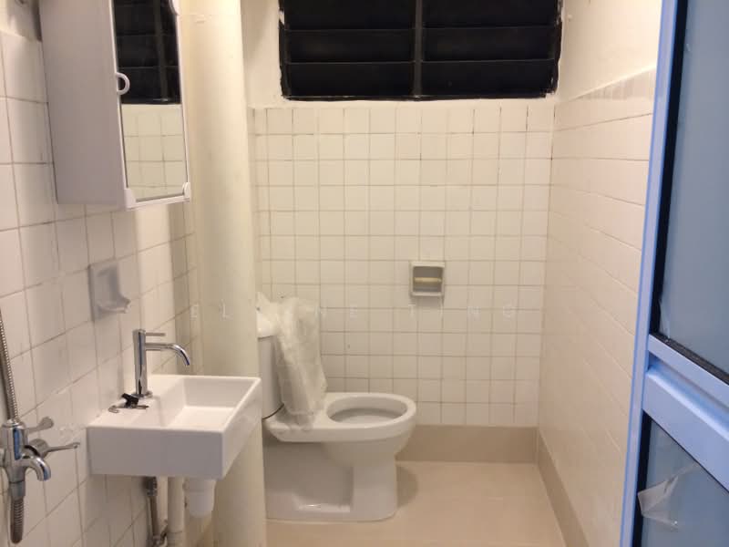 270 Tampines Street 21, 270 Tampines Street 21, 2 Bedrooms, 800 sqft, HDB Flat For Rent, by Elaine Ting, 500171966 - Yard Toilet  - PropertyGuru.com.sg