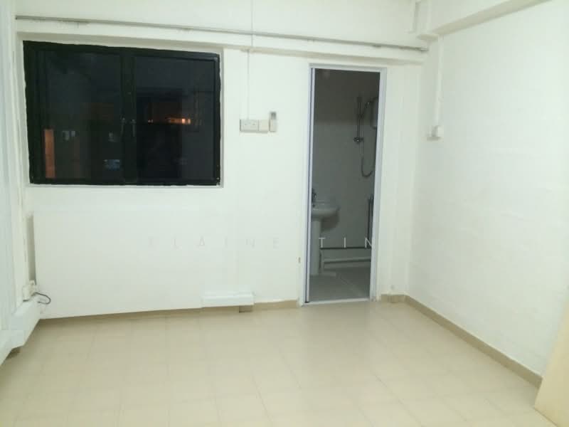 270 Tampines Street 21, 270 Tampines Street 21, 2 Bedrooms, 800 sqft, HDB Flat For Rent, by Elaine Ting, 500171966 - Master bedroom  - PropertyGuru.com.sg