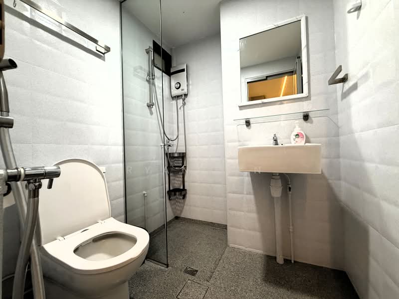 The Dairy Farm, 13 Dairy Farm Road, 2 Bedrooms, 500 sqft, Condominium For Rent, by Ryan Han, 500171967 - Bathroom - PropertyGuru.com.sg