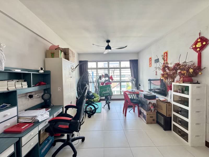 886B Woodlands Drive 50, 886B Woodlands Drive 50, 3 Bedrooms, 990 sqft, HDB Flat For Sale, by Roland Tai, 500171975 - Living Room - PropertyGuru.com.sg