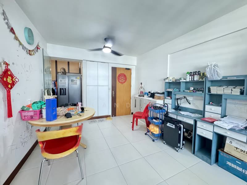 886B Woodlands Drive 50, 886B Woodlands Drive 50, 3 Bedrooms, 990 sqft, HDB Flat For Sale, by Roland Tai, 500171975 - Living Room - PropertyGuru.com.sg