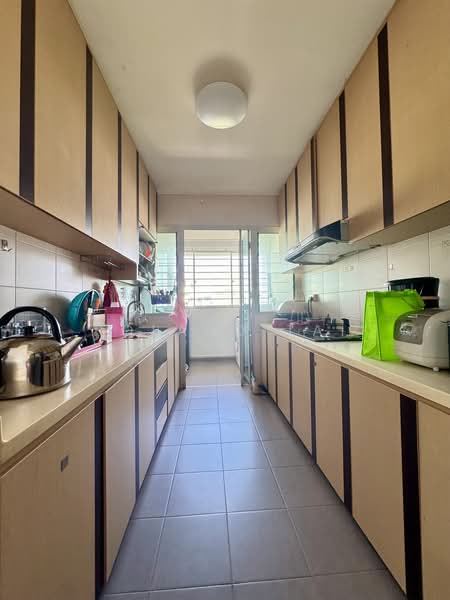 886B Woodlands Drive 50, 886B Woodlands Drive 50, 3 Bedrooms, 990 sqft, HDB Flat For Sale, by Roland Tai, 500171975 - Kitchen - PropertyGuru.com.sg
