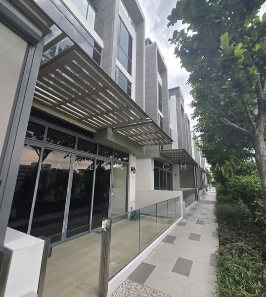 Belgravia Villas, 200 Ang Mo Kio Avenue 5, 5 Bedrooms, 3,961 sqft, Cluster House For Sale, by Pauline Chua, 500171981 - Balcony - PropertyGuru.com.sg