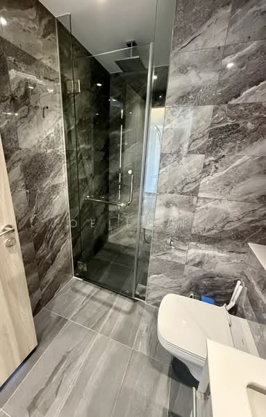 Sengkang Grand Residences, 80 Compassvale Bow, 2 Bedrooms, 624 sqft, Condominium For Rent, by Joelle Ng, 500171982 - Bathroom - PropertyGuru.com.sg