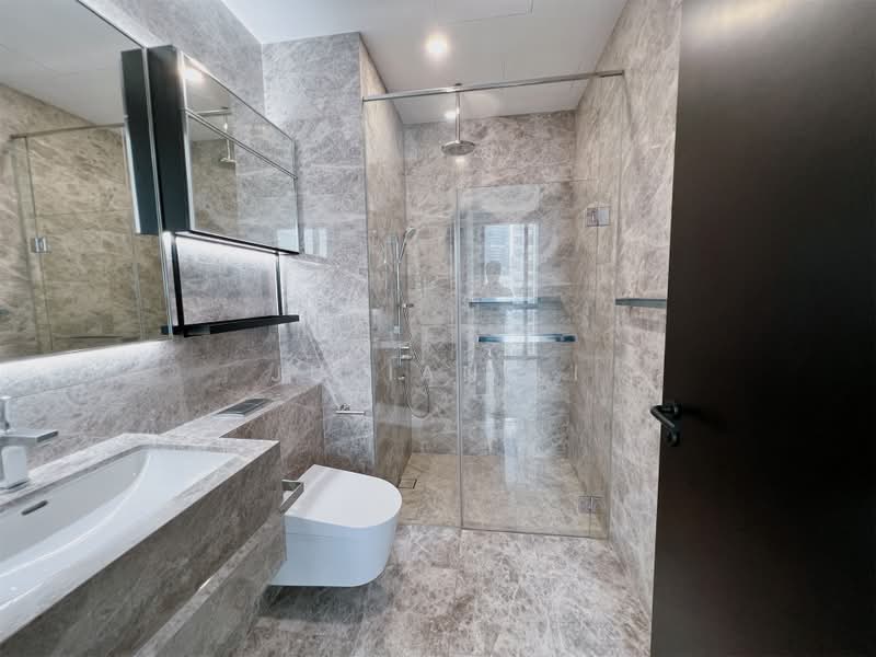 Martin Modern, 10 Martin Place, 2 Bedrooms, 764 sqft, Apartment For Sale, by Julian Li, 500172000 - Bathroom - PropertyGuru.com.sg