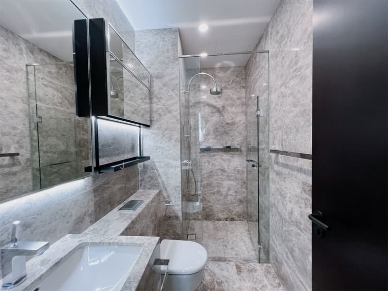 Martin Modern, 10 Martin Place, 2 Bedrooms, 764 sqft, Apartment For Rent, by Julian Li, 500172003 - Bathroom - PropertyGuru.com.sg