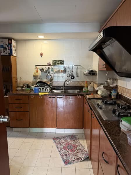 Southaven II, 31 Hindhede Walk, 3 Bedrooms, 1,500 sqft, Condominium For Rent, by David Wee, 500172007 - Kitchen - PropertyGuru.com.sg
