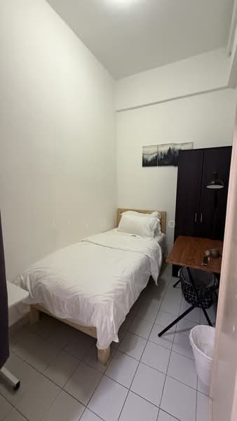 Villa De West, 385 Pasir Panjang Road, Room Rental, 80 sqft, Condominium For Rent, by Linda Ho, 500172020 - Bedroom - PropertyGuru.com.sg