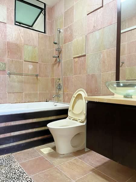 Springvale, 907 East Coast Road, 2 Bedrooms, 969 sqft, Apartment For Sale, by Danny Wong, 500172023 - Bathroom - PropertyGuru.com.sg