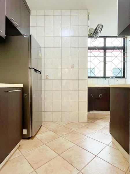 Springvale, 907 East Coast Road, 2 Bedrooms, 969 sqft, Apartment For Sale, by Danny Wong, 500172023 - Kitchen - PropertyGuru.com.sg