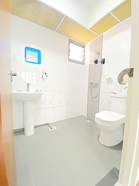 658A Punggol East, 658A Punggol East, 2 Bedrooms, 732 sqft, HDB Flat For Sale, by Eugene Chen, 500172028 - Bathroom - PropertyGuru.com.sg