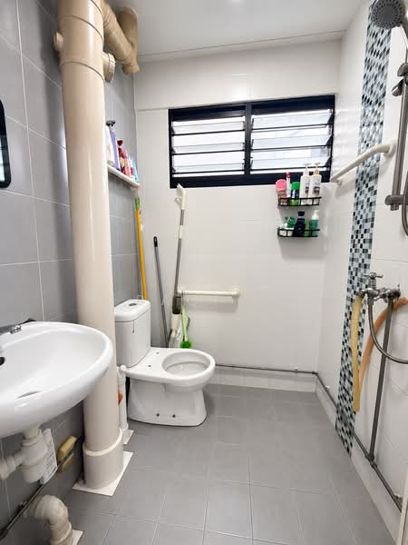 226 Bukit Batok Central, 226 Bukit Batok Central, 2 Bedrooms, 721 sqft, HDB Flat For Sale, by Baqi J, 500172029 - Bathroom - PropertyGuru.com.sg