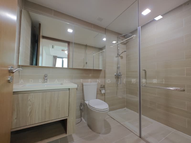 Kingsford Waterbay, 84 Upper Serangoon View, 2 Bedrooms, 678 sqft, Condominium For Sale, by Adrian Teng (郑景荣), 500172039 - Bathroom - PropertyGuru.com.sg