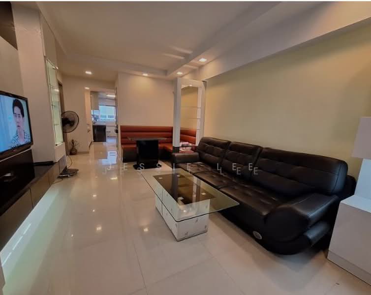 420 Tampines Street 41, 420 Tampines Street 41, Room Rental, 160 sqft, HDB Flat For Rent, by Jessie Lee, 500172055 - Living Room - PropertyGuru.com.sg