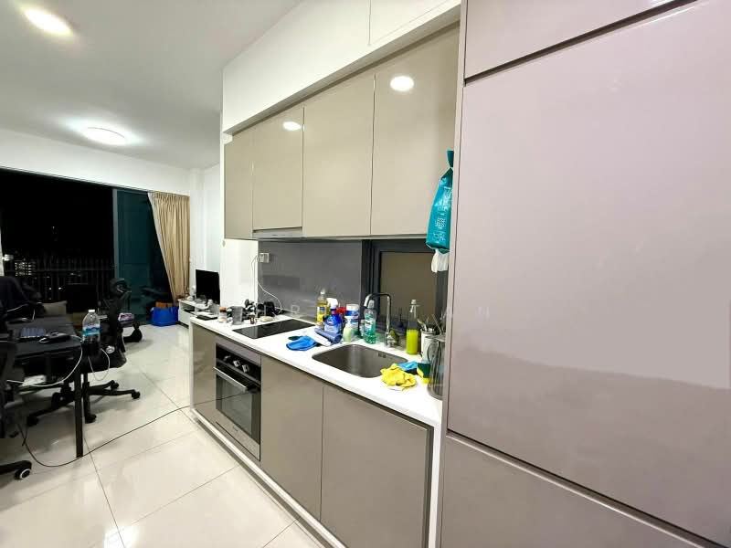 J Gateway, 2 Gateway Drive, 1 Bedroom, 474 sqft, Condominium For Rent, by Chris Tan, 500172056 - Kitchen - PropertyGuru.com.sg