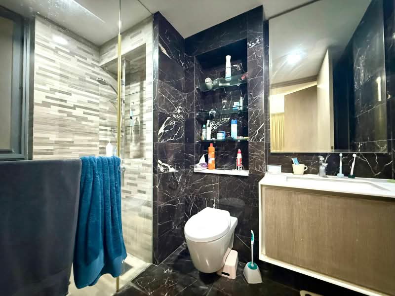 J Gateway, 2 Gateway Drive, 1 Bedroom, 474 sqft, Condominium For Rent, by Chris Tan, 500172056 - Bathroom - PropertyGuru.com.sg