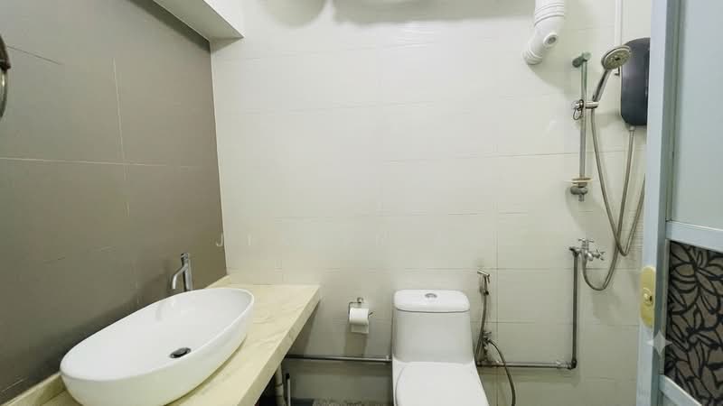 275B Jurong West Street 25, 275B Jurong West Street 25, 3 Bedrooms, 969 sqft, HDB Flat For Rent, by Jeslyn Ng, 500172061 - Bathroom - PropertyGuru.com.sg