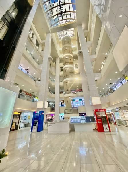Lucky Plaza, 304 Orchard Road, 316 sqft, Mall Shop For Rent, by Viveen Leo, 500172067 - Interior - CommercialGuru.com.sg