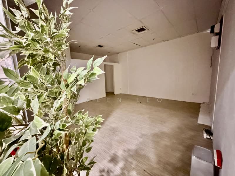 Lucky Plaza, 304 Orchard Road, 366 sqft, Mall Shop For Rent, by Viveen Leo, 500172067 - Interior - CommercialGuru.com.sg