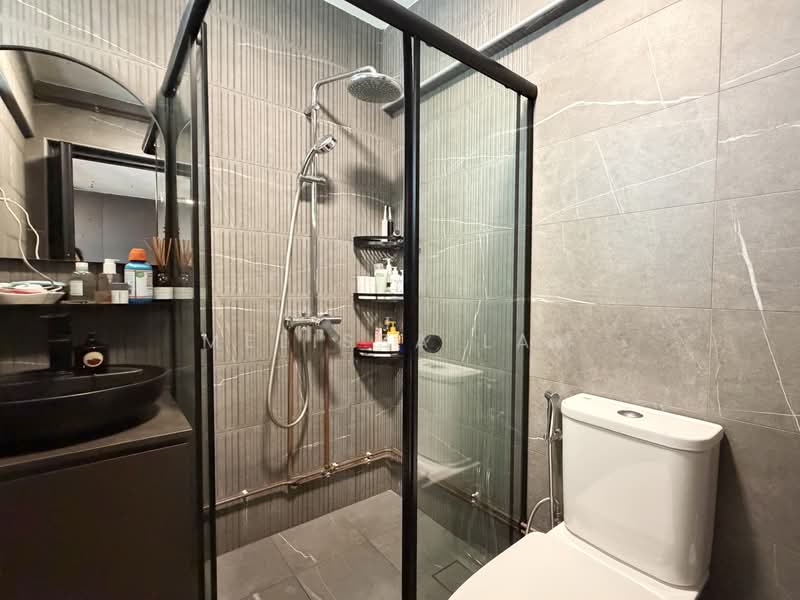 131 Bedok Reservoir Road, 131 Bedok Reservoir Road, 3 Bedrooms, 893 sqft, HDB Flat For Sale, by Melissa Lam, 500172073 - Bathroom - PropertyGuru.com.sg