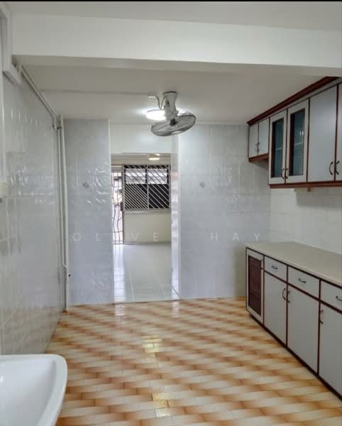 128 Lorong 1 Toa Payoh, 128 Lorong 1 Toa Payoh, 2 Bedrooms, 721 sqft, HDB Flat For Sale, by Oliver Hay, 500172080 - Kitchen - PropertyGuru.com.sg