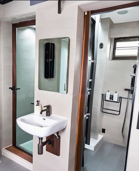 128 Lorong 1 Toa Payoh, 128 Lorong 1 Toa Payoh, Balestier / Toa Payoh, 2 Bedrooms, 721 sqft, HDB Flat For Sale, by Oliver Hay, 500172080 - Bathroom - PropertyGuru.com.sg