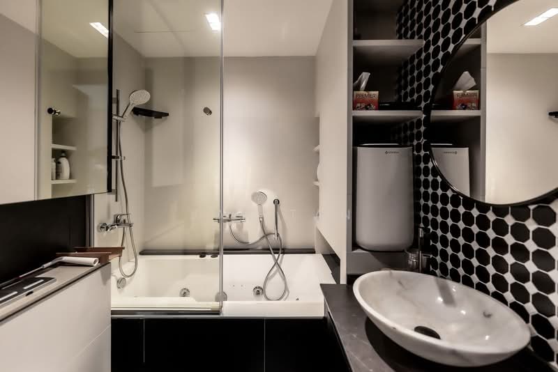 Bukit 828, 828 Upper Bukit Timah Road, 4 Bedrooms, 1,335 sqft, Condominium For Sale, by Jan Tan, 500172081 - Master Bathroom - PropertyGuru.com.sg