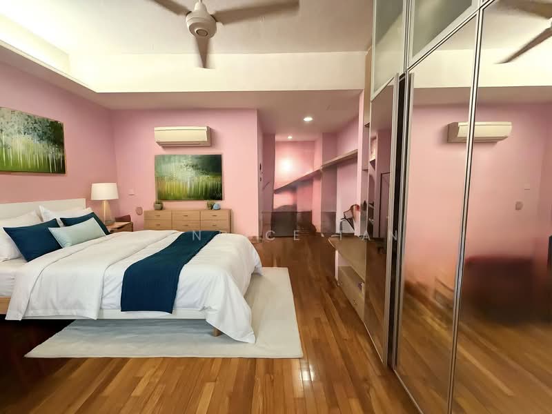 LAND FOR SALES! Peaceful Bungalow @ Goodman/ Wilkinson vicinity Call Candice 9879 - 9983, Wilkinson, Goodman, Branksome, 4 Bedrooms, 2,000 sqft, Bungalow House For Sale, by Candice Tan, 500172089 - Bedroom - PropertyGuru.com.sg