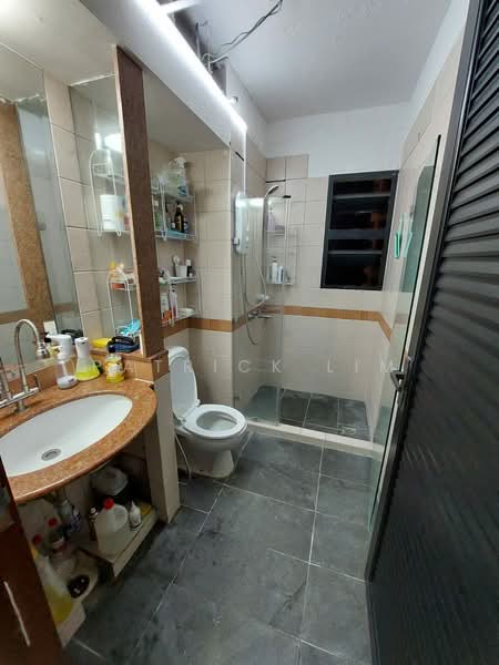 Woodsvale, 9 Woodlands Drive 72, Room Rental, 220 sqft, Condominium For Rent, by Patrick Lim, 500172106 - Hotel Style Bathroom - PropertyGuru.com.sg