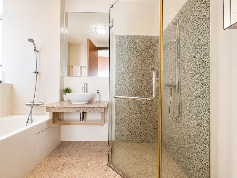 Grosvenor View, 1 Lengkong Empat, 1 Bedroom, 1,292 sqft, Condominium For Sale, by Jay Loy 黎仕緯, 500172117 - Bathroom - PropertyGuru.com.sg