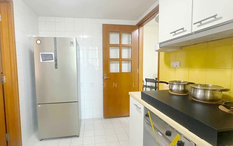 Queens, 12 Stirling Road, Room Rental, 165 sqft, Condominium For Rent, by Jeron Lee, 500172121 - Kitchen - PropertyGuru.com.sg