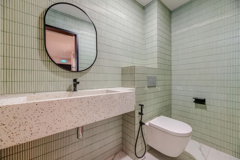 Boat Quay Conservation Shophouse, Direct River Facing! F&B, 999-yrs Tenure, Boat Quay, 4,000 sqft, Shop / Shophouse For Sale, by Jennifer Tan WL 陈慧莲, 500172123 - Bathroom - CommercialGuru.com.sg