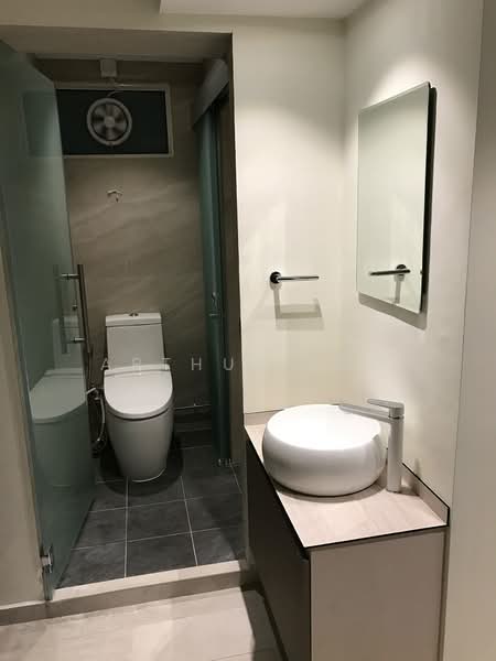124 Lorong 1 Toa Payoh, 124 Lorong 1 Toa Payoh, 2 Bedrooms, 850 sqft, HDB Flat For Sale, by Arthur Loo, 500172125 - Bathroom - PropertyGuru.com.sg