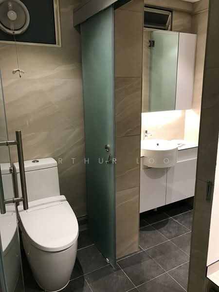 124 Lorong 1 Toa Payoh, 124 Lorong 1 Toa Payoh, 2 Bedrooms, 850 sqft, HDB Flat For Sale, by Arthur Loo, 500172125 - Bathroom - PropertyGuru.com.sg