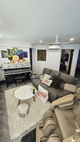 238 Bukit Batok East Avenue 5, 238 Bukit Batok East Avenue 5, 2 Bedrooms, 743 sqft, HDB Flat For Sale, by Dawnson Gui, 500172128 - Living Room - PropertyGuru.com.sg