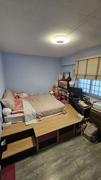 238 Bukit Batok East Avenue 5, 238 Bukit Batok East Avenue 5, 2 Bedrooms, 743 sqft, HDB Flat For Sale, by Dawnson Gui, 500172128 - Common Bedroom with built in bed - PropertyGuru.com.sg
