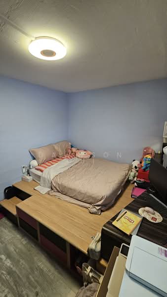 238 Bukit Batok East Avenue 5, 238 Bukit Batok East Avenue 5, 2 Bedrooms, 743 sqft, HDB Flat For Sale, by Dawnson Gui, 500172128 - Common Bedroom with built in bed - PropertyGuru.com.sg