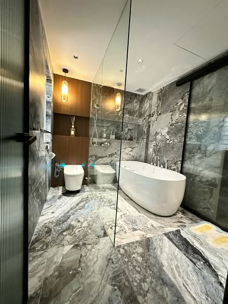 Townhouse Apartments, 139 Cavenagh Road, 4 Bedrooms, 2,142 sqft, Apartment For Sale, by Benson Koh, 500172154 - Bathroom - PropertyGuru.com.sg