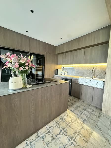 Townhouse Apartments, 139 Cavenagh Road, 4 Bedrooms, 2,142 sqft, Apartment For Sale, by Benson Koh, 500172154 - Kitchen - PropertyGuru.com.sg