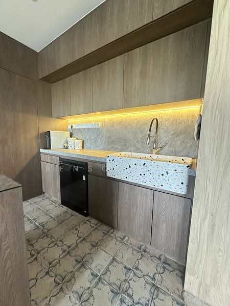 Townhouse Apartments, 139 Cavenagh Road, 4 Bedrooms, 2,142 sqft, Apartment For Sale, by Benson Koh, 500172154 - Kitchen - PropertyGuru.com.sg
