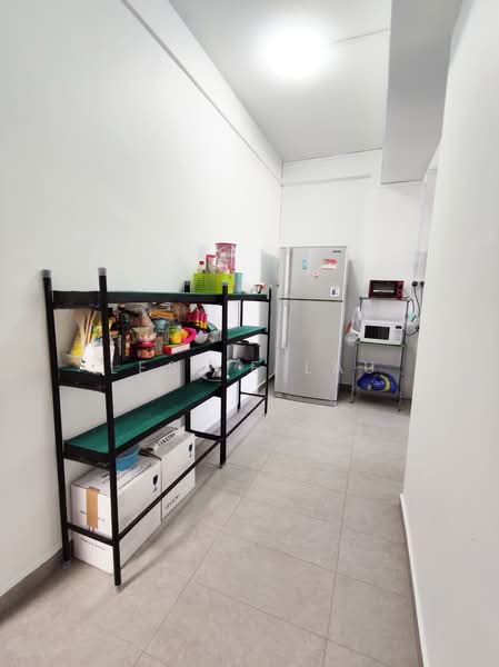 Sun Court, 21 Lorong Kilat, Room Rental, 120 sqft, Apartment For Rent, by Leslie Lau, 500172168 - Kitchen - PropertyGuru.com.sg