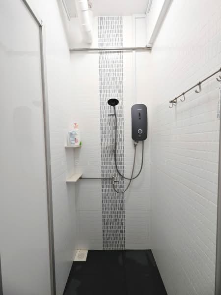Sun Court, 21 Lorong Kilat, Room Rental, 120 sqft, Apartment For Rent, by Leslie Lau, 500172168 - Bathroom - PropertyGuru.com.sg