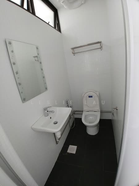 Sun Court, 21 Lorong Kilat, Room Rental, 120 sqft, Apartment For Rent, by Leslie Lau, 500172168 - Bathroom - PropertyGuru.com.sg